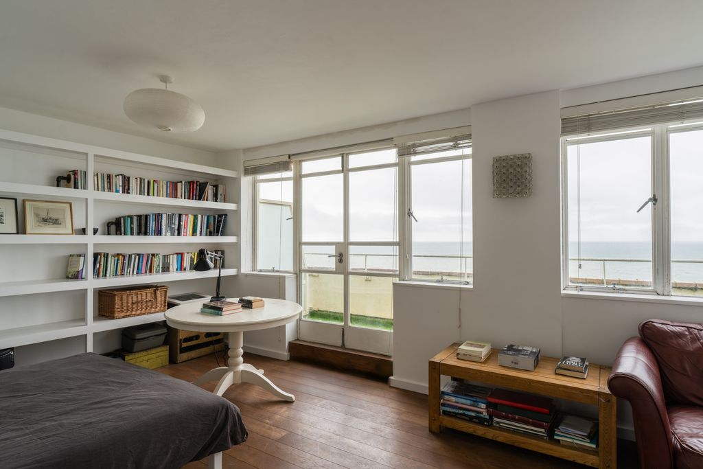 Property photo 2 of 17 289905 - Embassycourt_Highres-12.Jpg