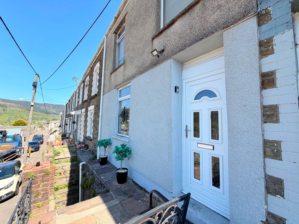 Property photo 2 of 32