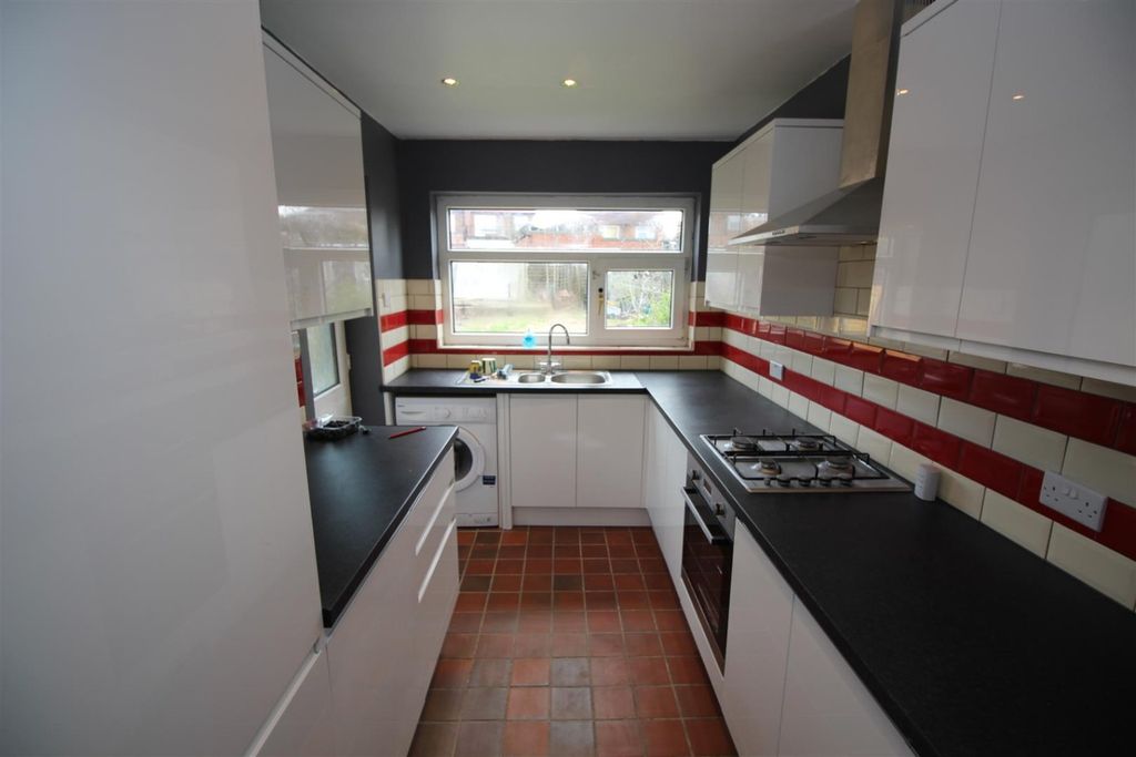 Property photo 3 of 8 2743243