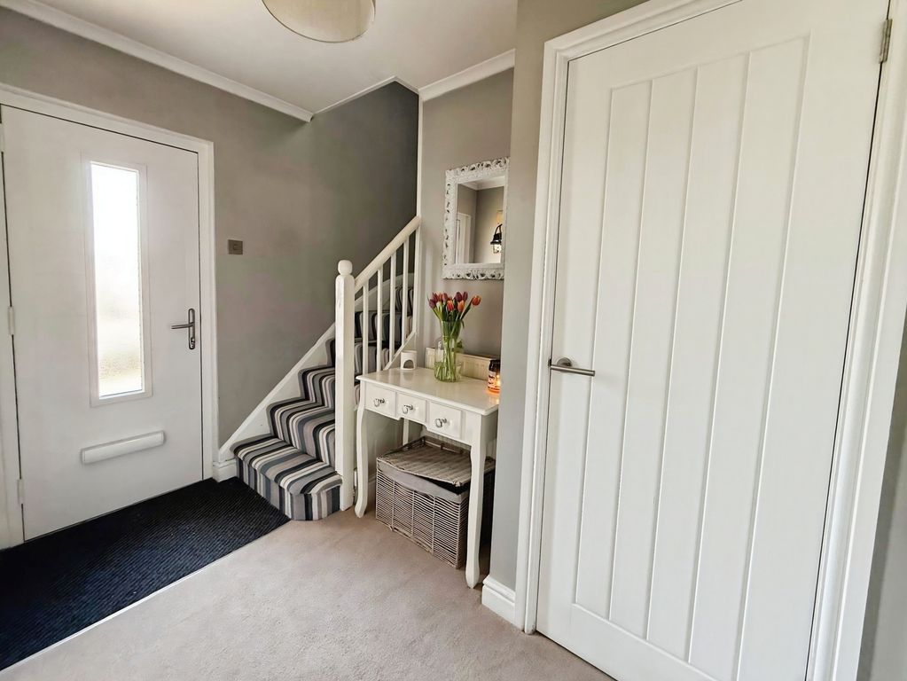 Property photo 3 of 18 Hallway