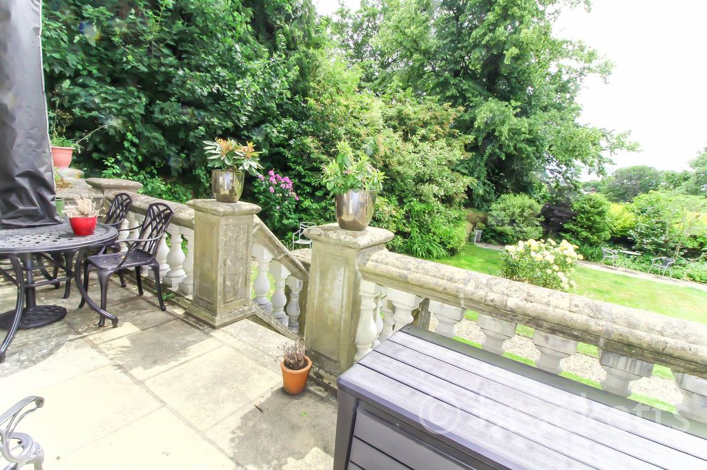 Property photo 3 of 26 Photo 24