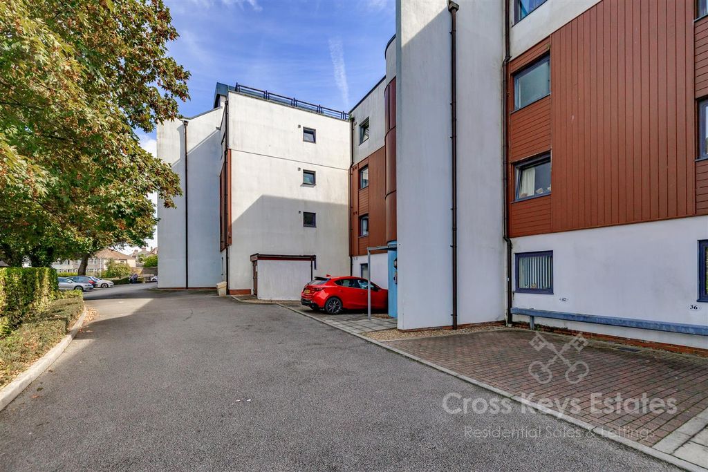 Property photo 1 of 24 Cross Keys Estates