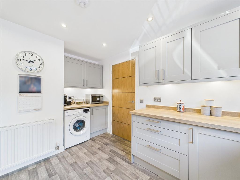 Property photo 3 of 21 Cam01486G0-Pr0890-Still002.Jpg