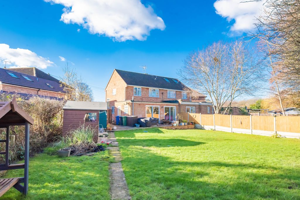 Property photo 2 of 12 Garden