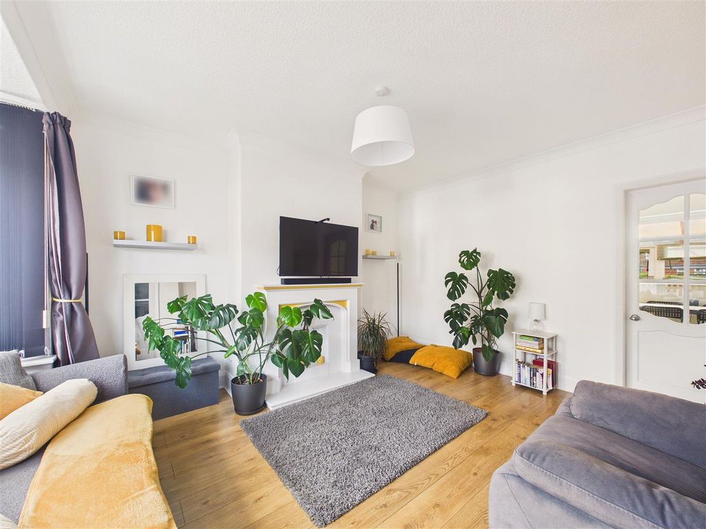 Property photo 3 of 13 Cam05451G0-Pr0235-Still005.Jpg