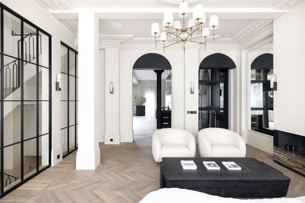 Property photo 2 of 37 Picture No. 05