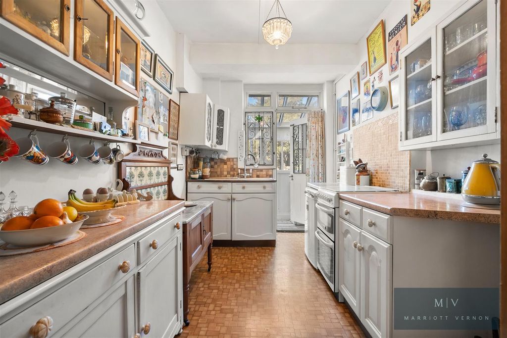 Property photo 3 of 23 Deanfield Gardens 8 MV-7.Jpg