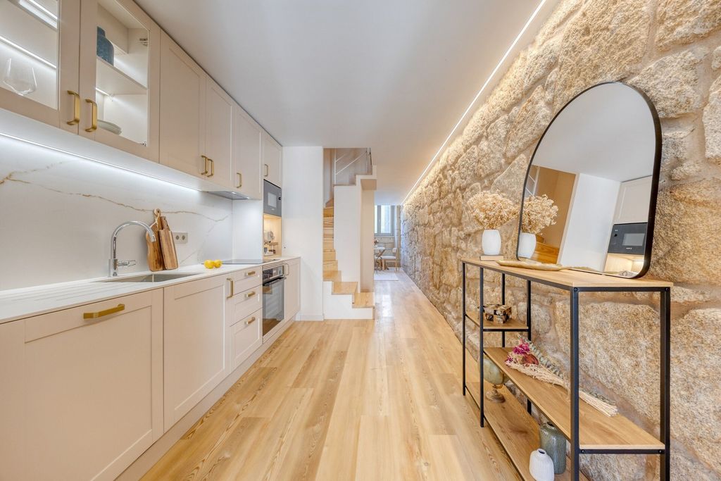 Property photo 1 of 25 Fully Renovated Two-Bedroom House Over Two Floors – Move-In Ready