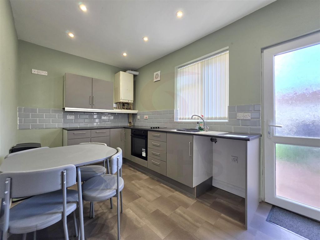 Property photo 3 of 7 Kitchen/Diner