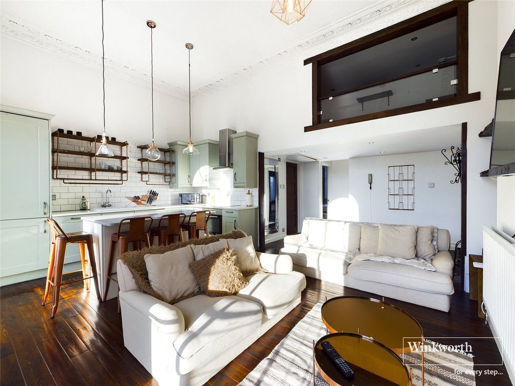 Property photo 2 of 11 Picture No. 17