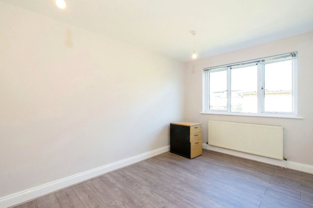 Property photo 2 of 10 Living Room