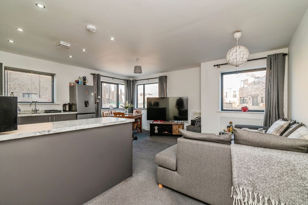 Property photo 3 of 10 Pbox-Img.Jpg