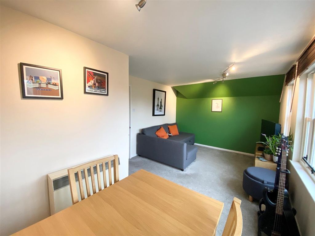 Property photo 2 of 8 26 Ash Living.Jpg