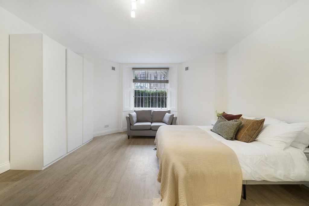 Property photo 1 of 14 Flat 3, 30 Pembridge Square - 2Yxfw9Gogoa4Skcsqjbx