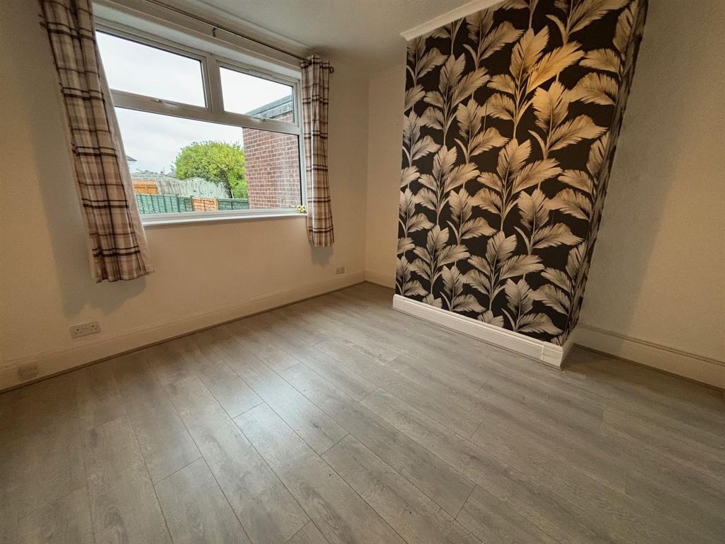 Property photo 3 of 9 Dining Room 2025.Jpg