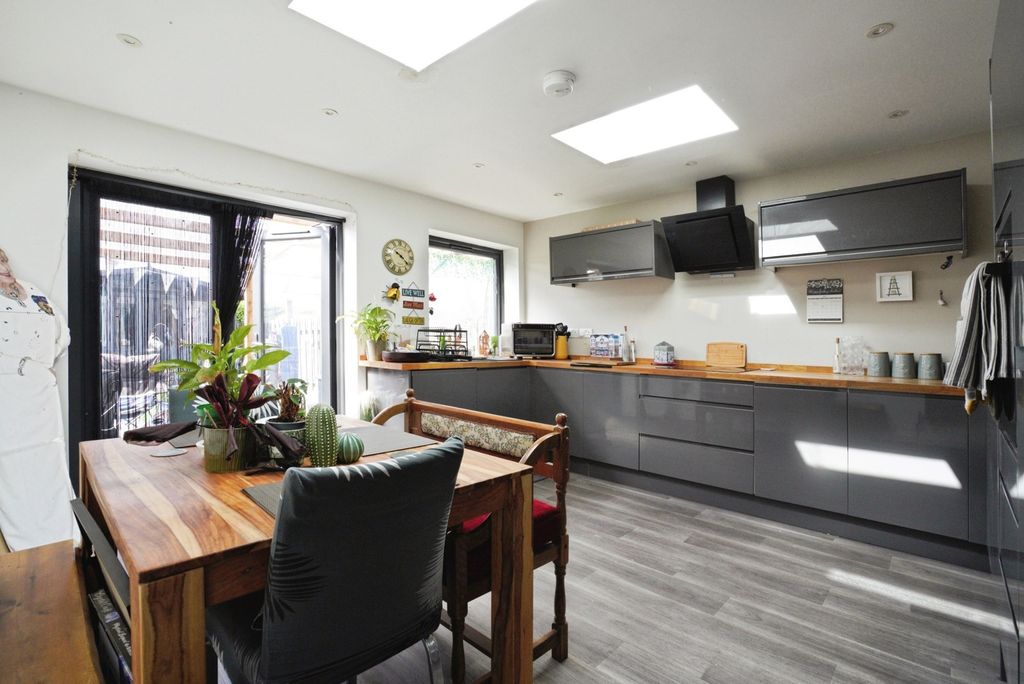 Property photo 2 of 19 Pbox-Img.Jpg