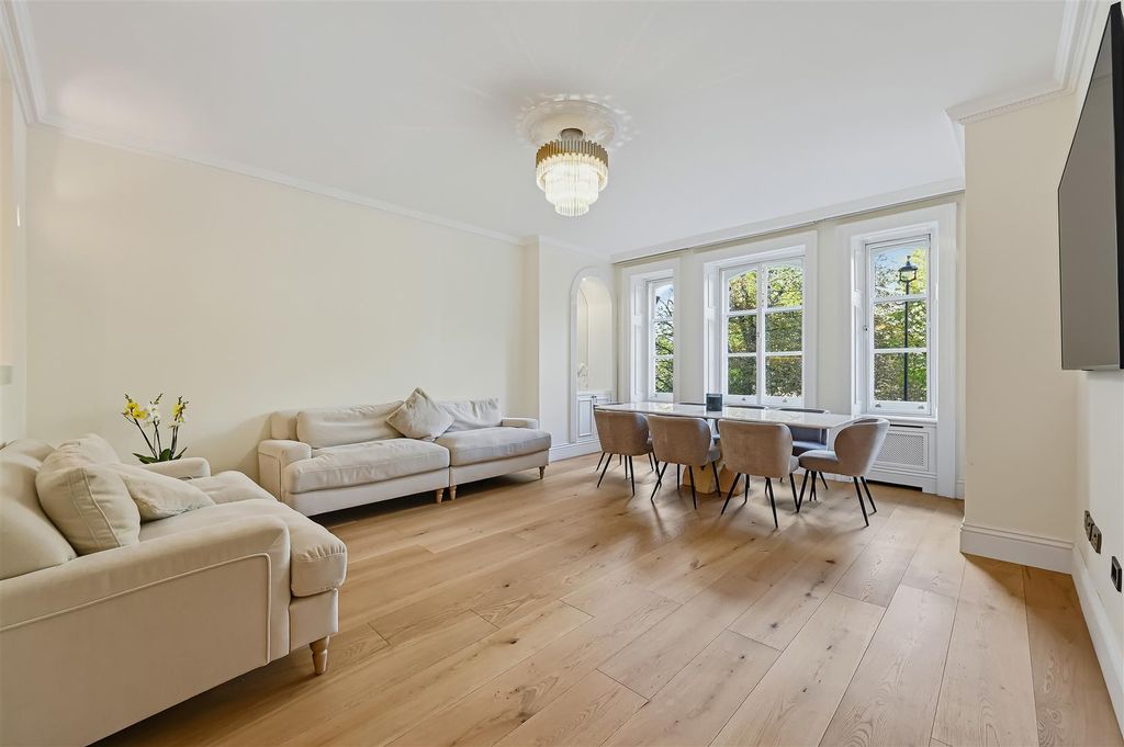 Property photo 2 of 16 Albert Mansions, 12A-17.Jpg