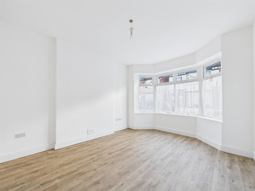 Property photo 3 of 30 Cam03604G0-Pr0225-Still005.Jpg