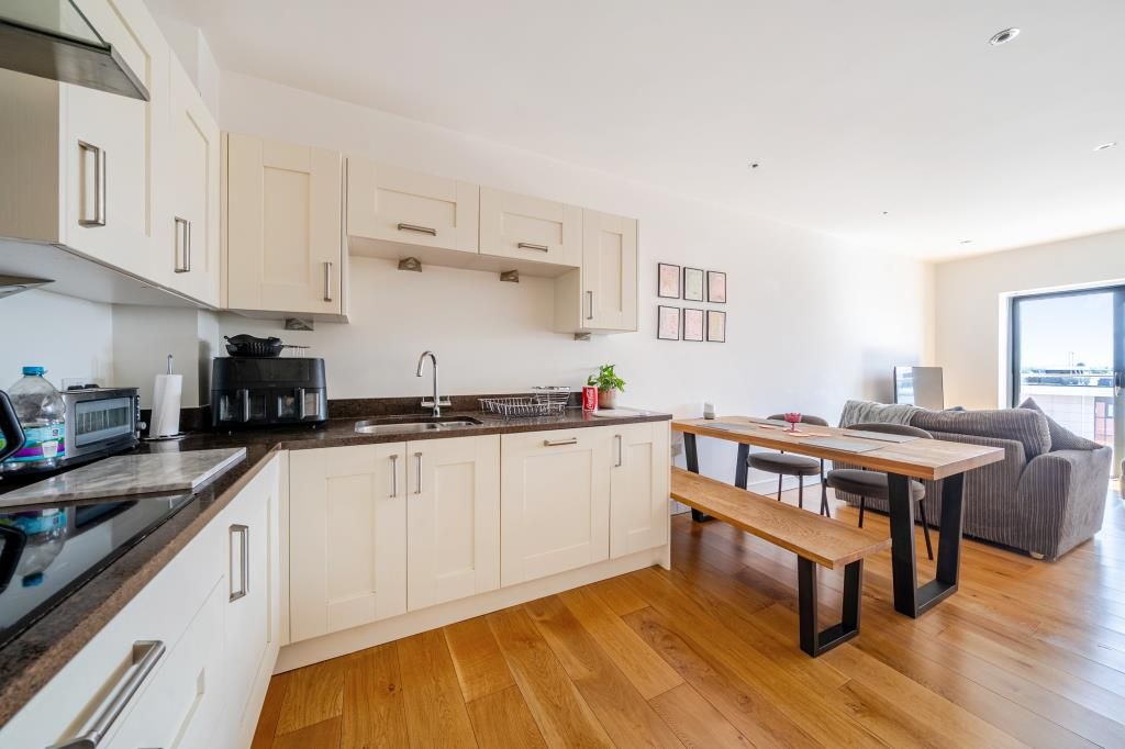 Property photo 3 of 18 Kitchen