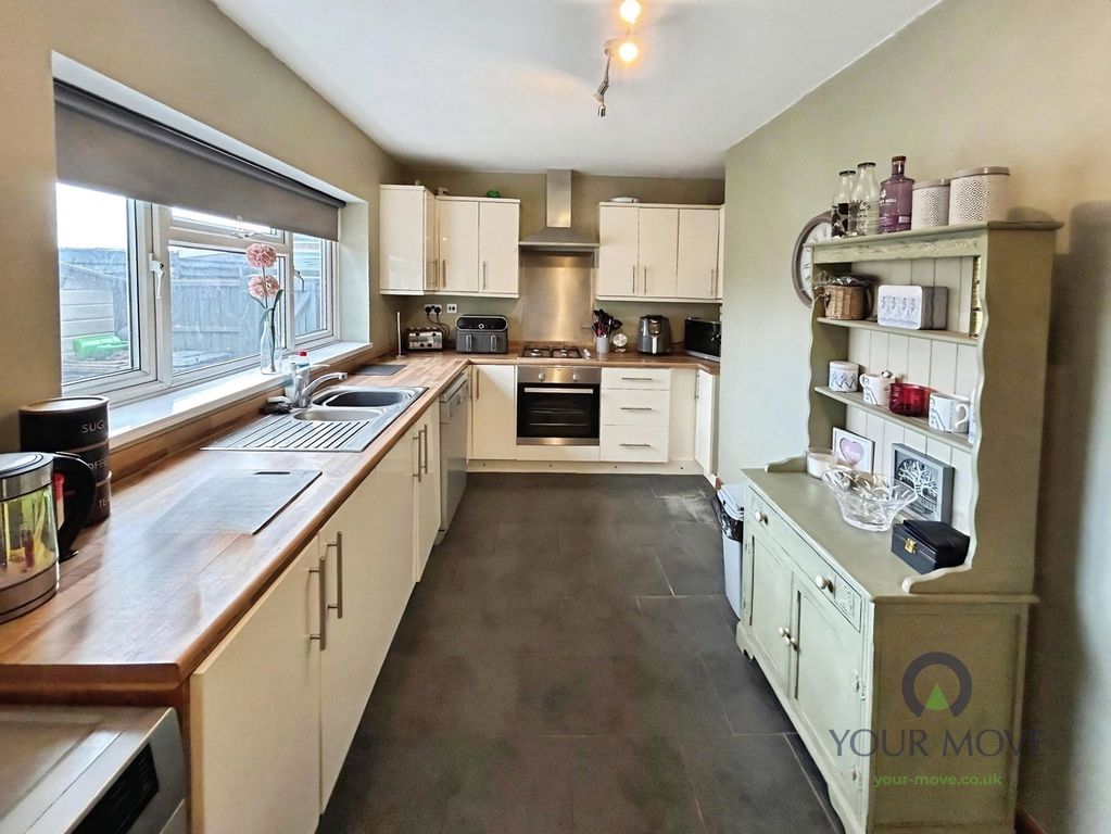 Property photo 3 of 13 Dining Kitchen