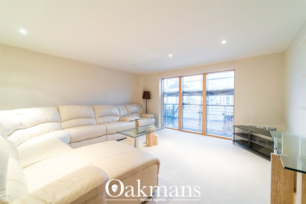 Property photo 2 of 23 Picture No. 11