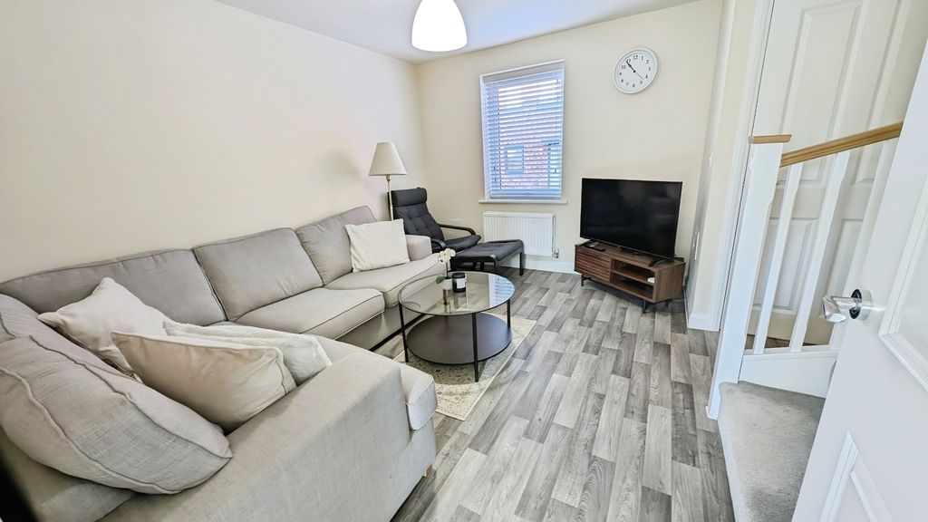 Property photo 3 of 12 Pbox-Img.Jpg