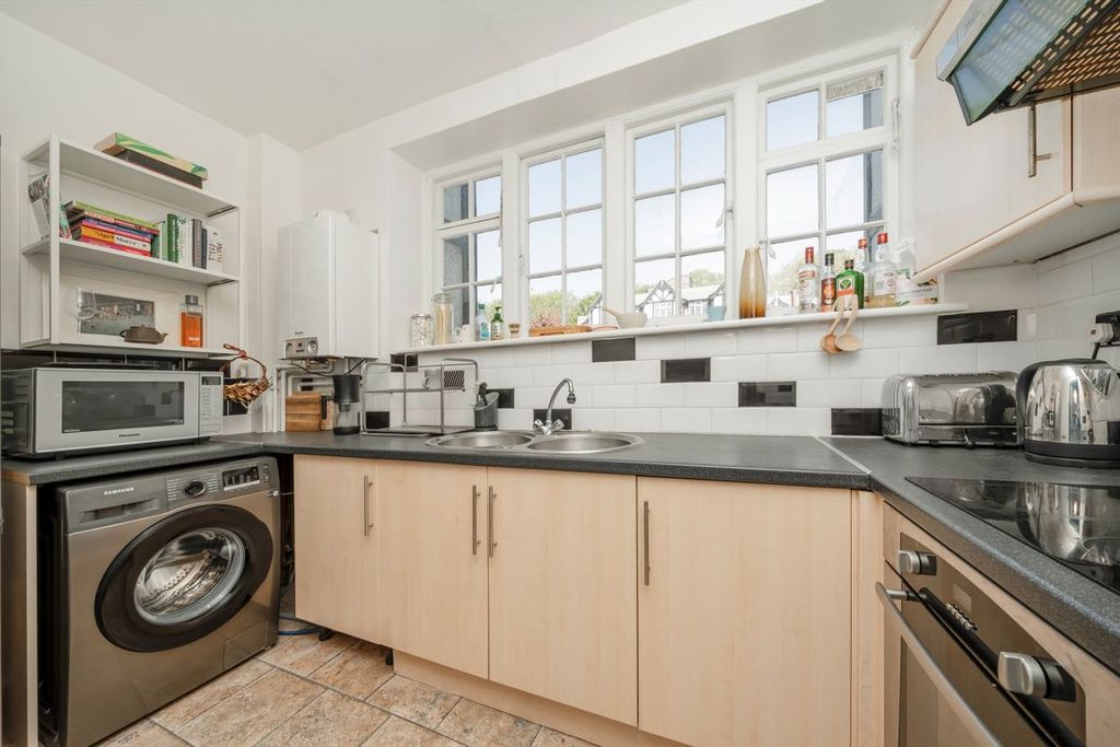 Property photo 3 of 6