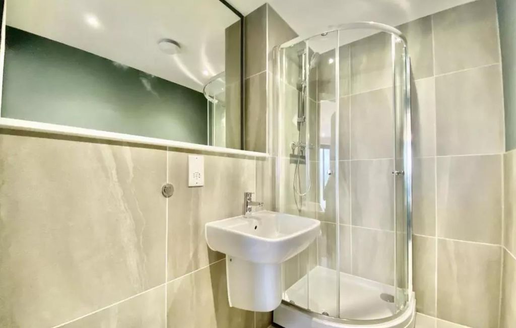 Property photo 1 of 5 Bathroom