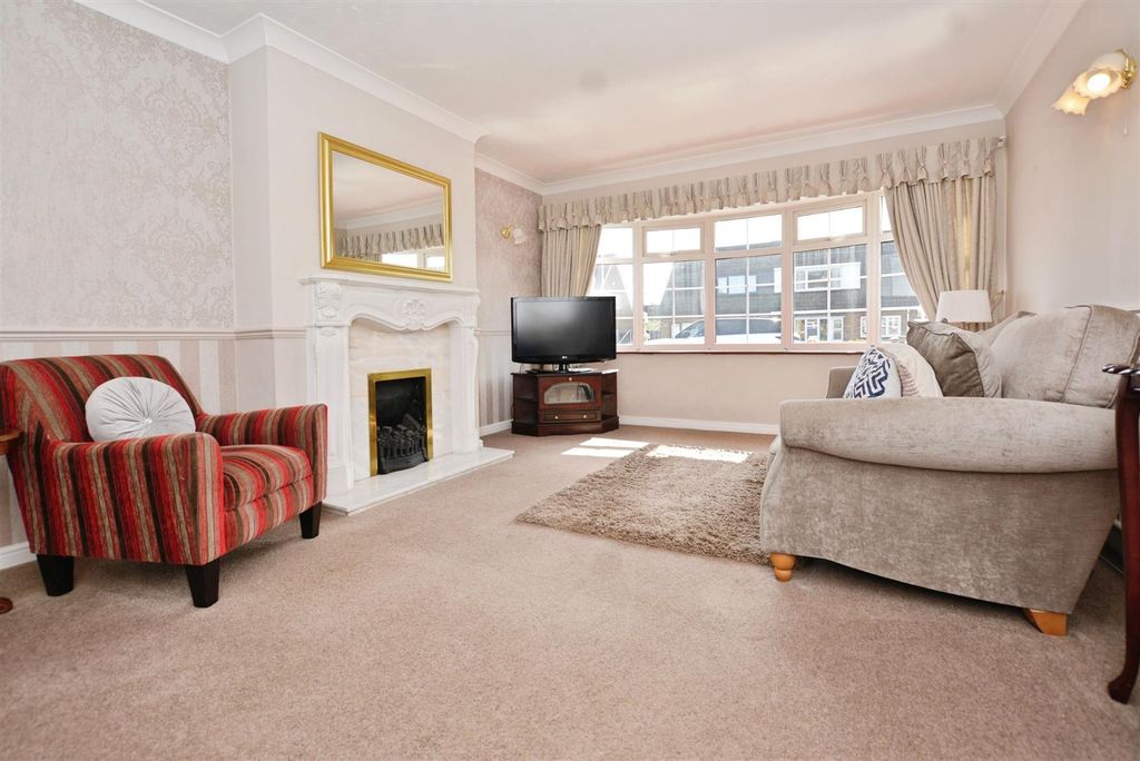 Property photo 3 of 22 Living Room