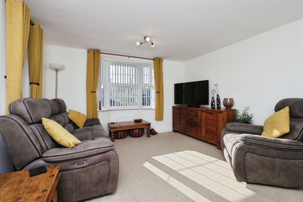 Property photo 2 of 21