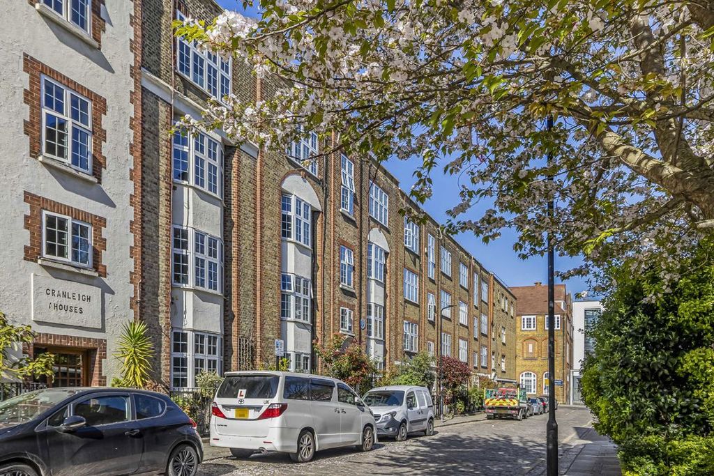 Property photo 1 of 5