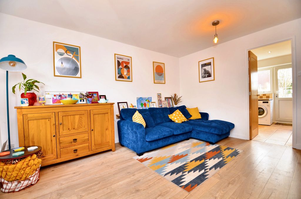 Property photo 2 of 9