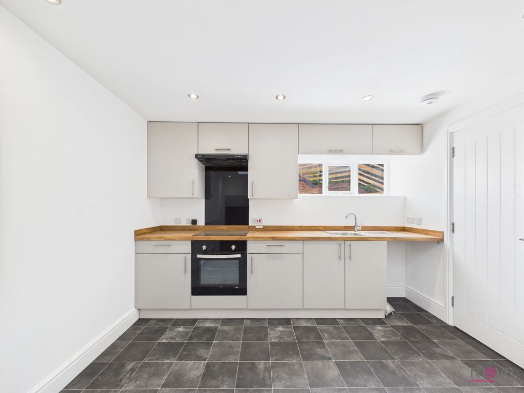 Property photo 1 of 4 Kitchen