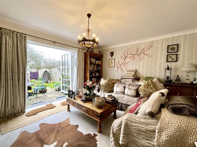 Property photo 2 of 21 Lounge