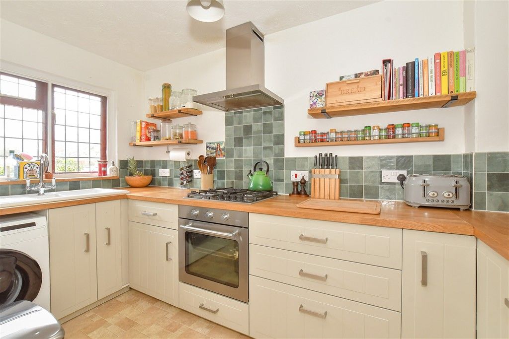 Property photo 3 of 12 Kitchen