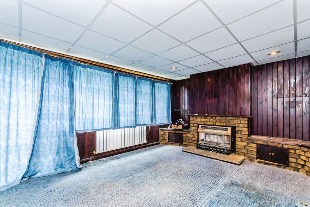 Property photo 2 of 8 Lounge