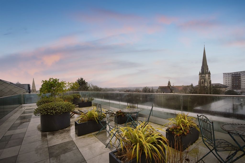 Property photo 3 of 11