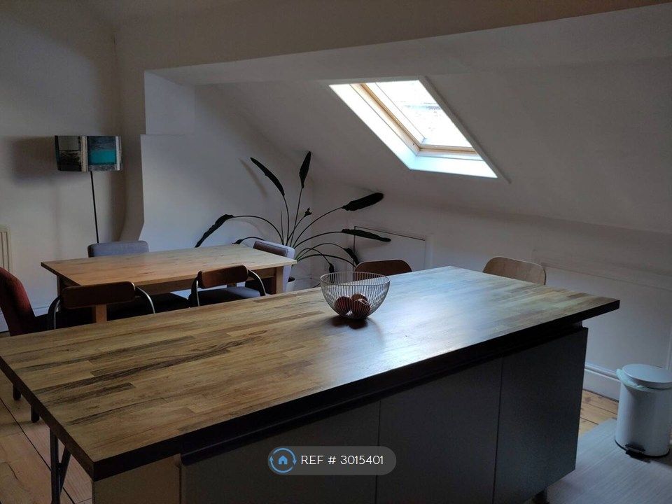 Property photo 3 of 17 Kitchen Island