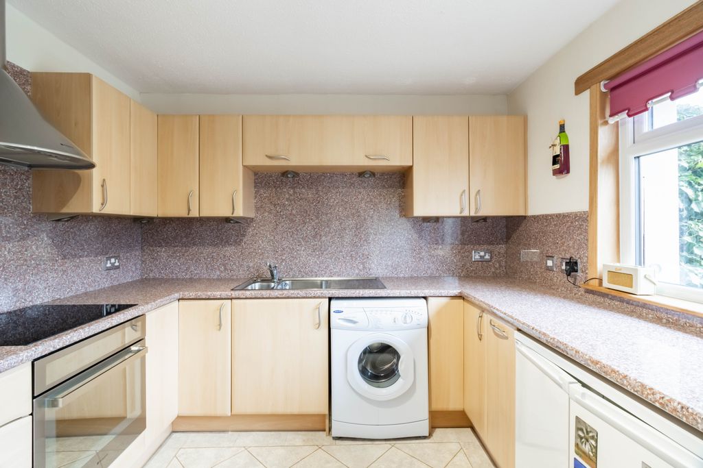 Property photo 3 of 28 Kitchen