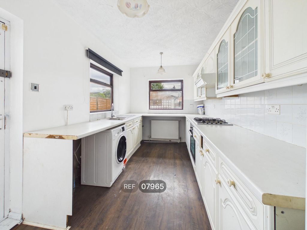 Property photo 3 of 25 Kitchen