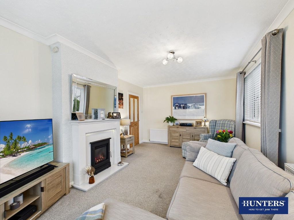 Property photo 3 of 27 Living Room