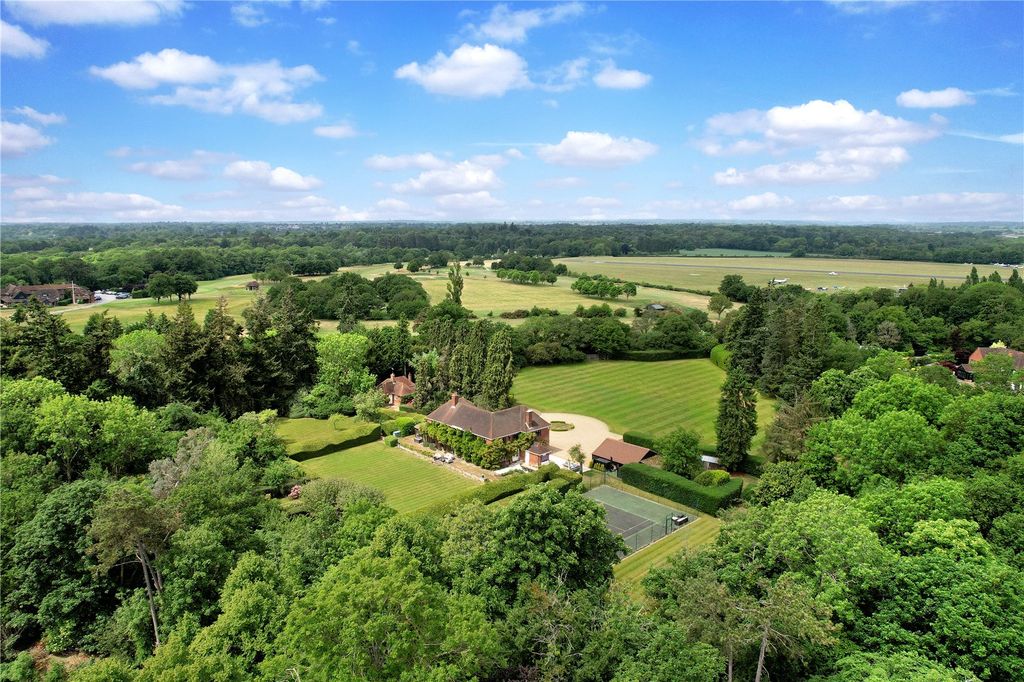 Property photo 2 of 23 Bailey Hill