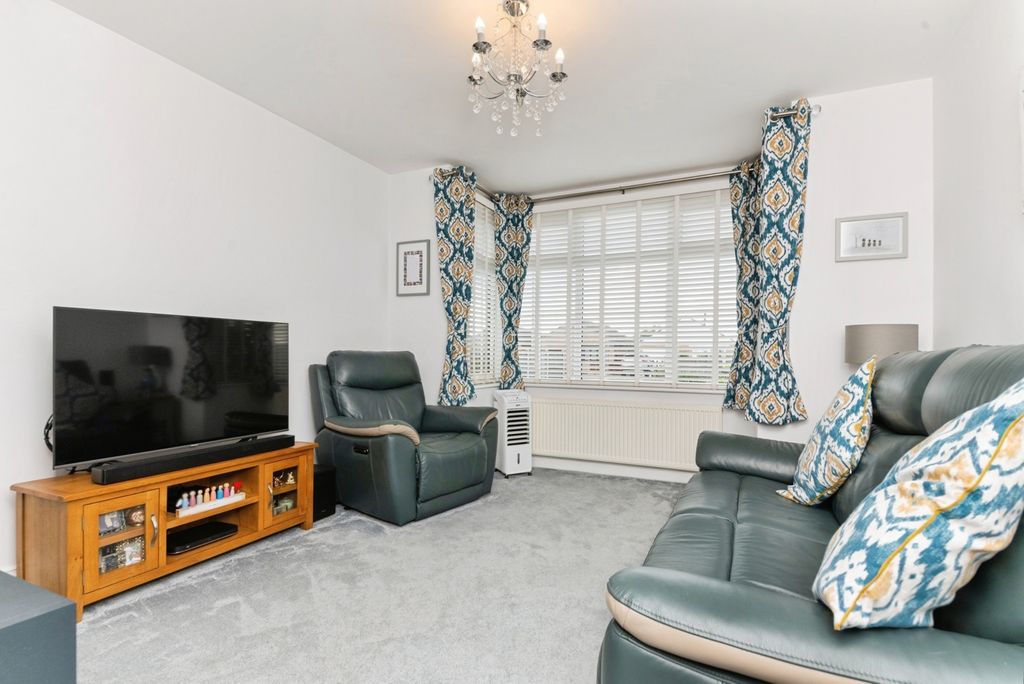 Property photo 3 of 16 Pbox-Img.Jpg