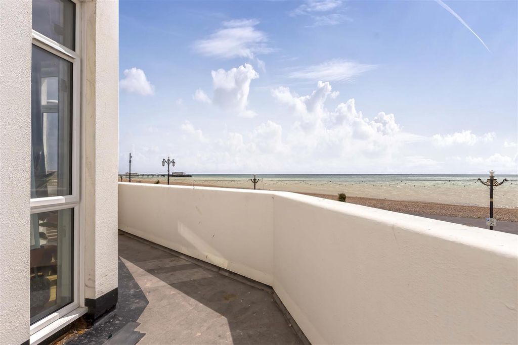 Property photo 3 of 13 Claydon Court_1.Jpg