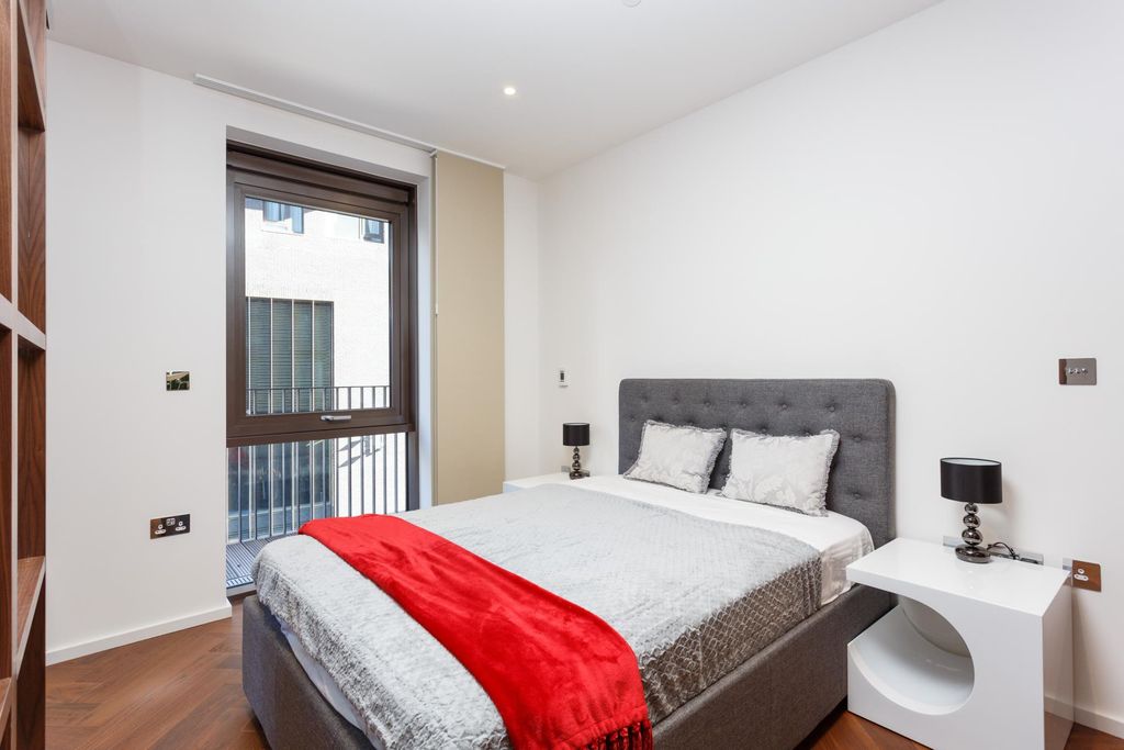 Property photo 2 of 8