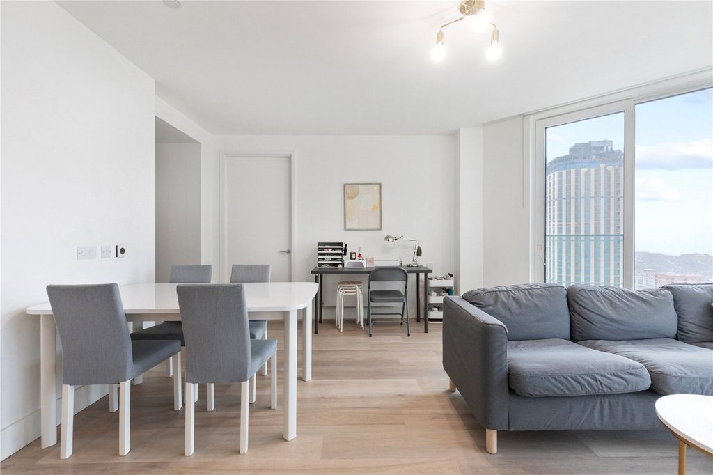 Property photo 2 of 17 Picture No. 23