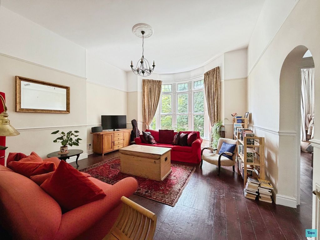 Property photo 3 of 18 8