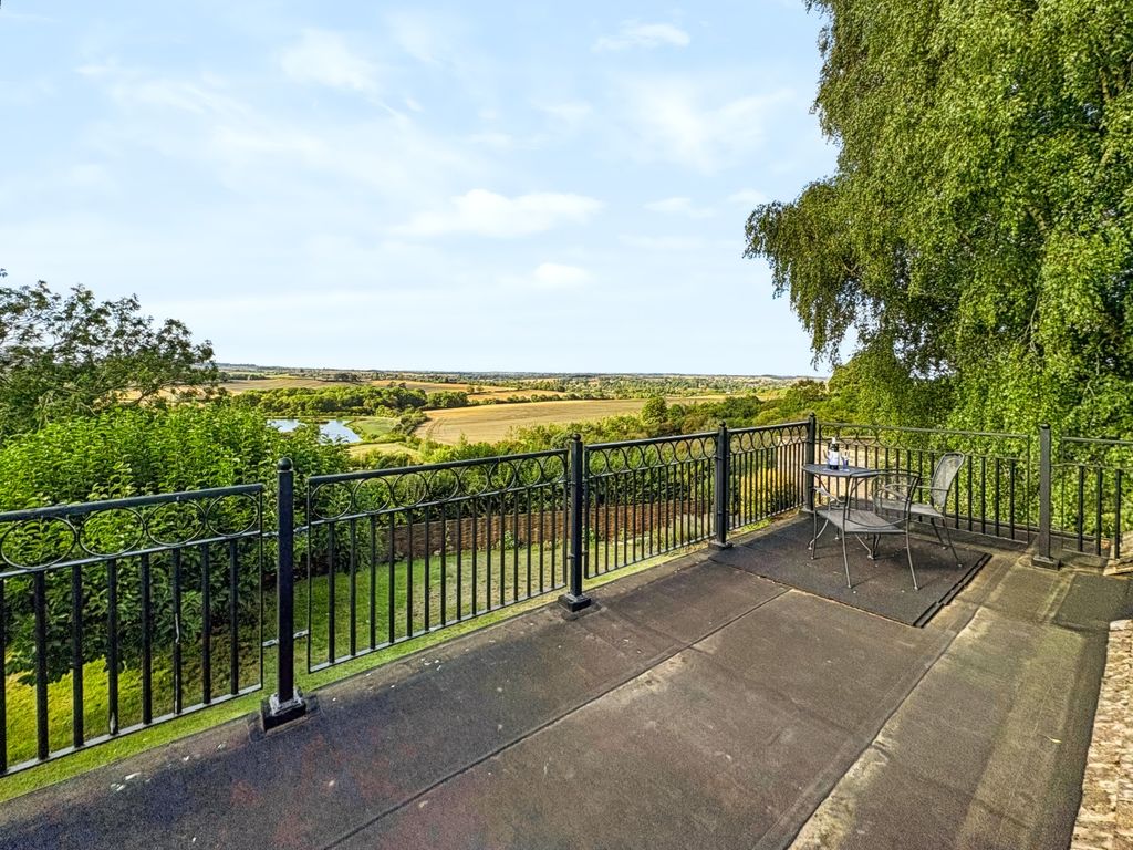 Property photo 2 of 49 5420844