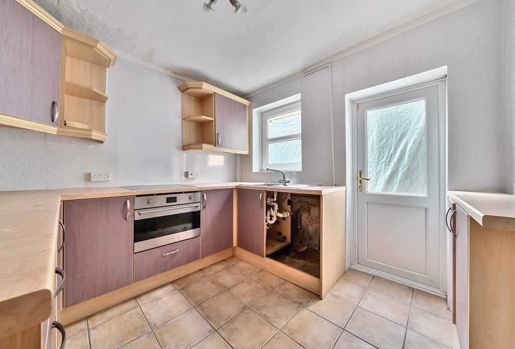 Property photo 1 of 12 1296097-8-682Ae2B...