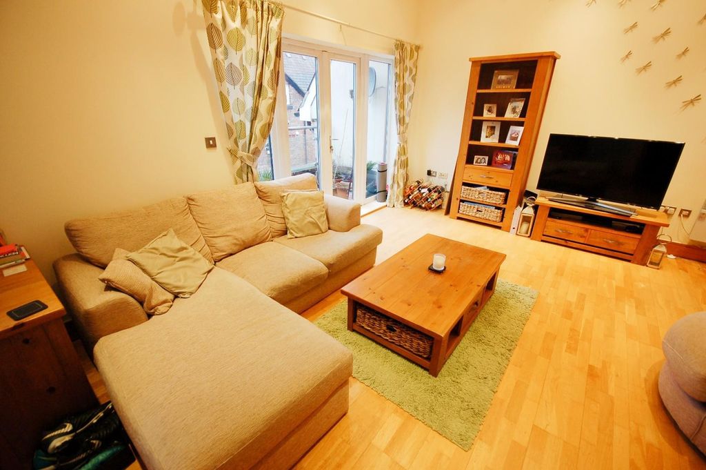 Property photo 3 of 14 Lounge